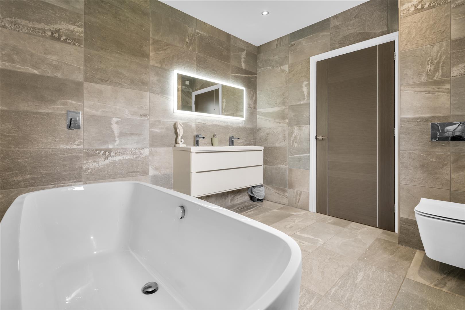 Master En-Suite